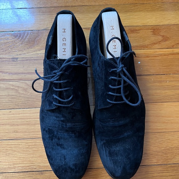 Black velvet shoes. Very casual and dressy same time - Picture 2 of 3